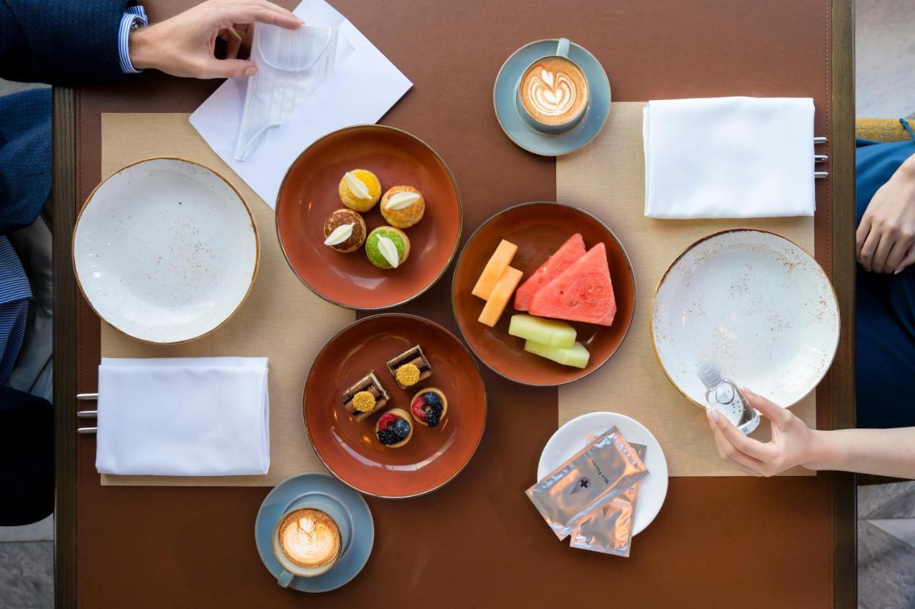Hyatt Centric Janakpuri New Delhi Hotel Exterior foto A table set for breakfast