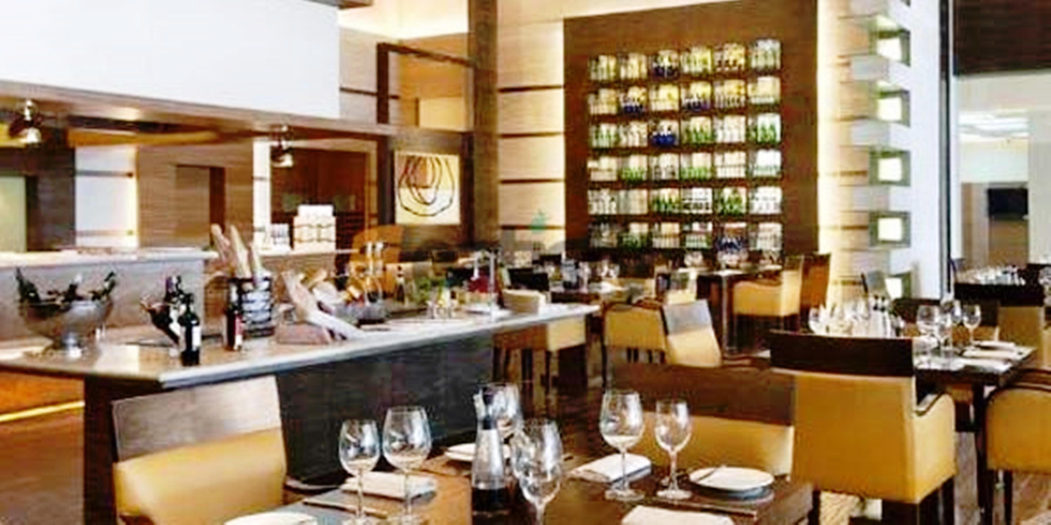 Hyatt Centric Janakpuri New Delhi Hotel Exterior foto The interior of the restaurant