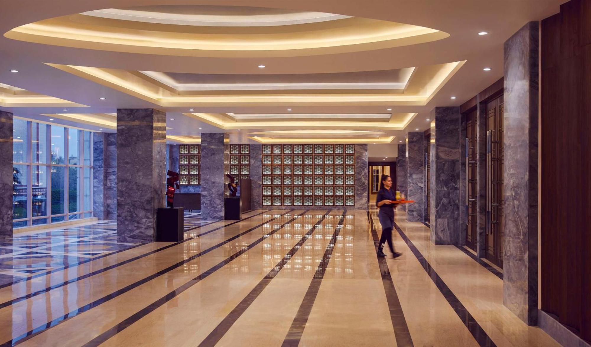 Hyatt Centric Janakpuri New Delhi Hotel Exterior foto The lobby of the hotel